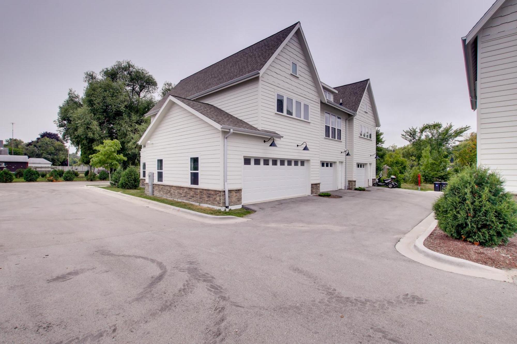 Riverfront Sheboygan Townhome With Grill! Buitenkant foto