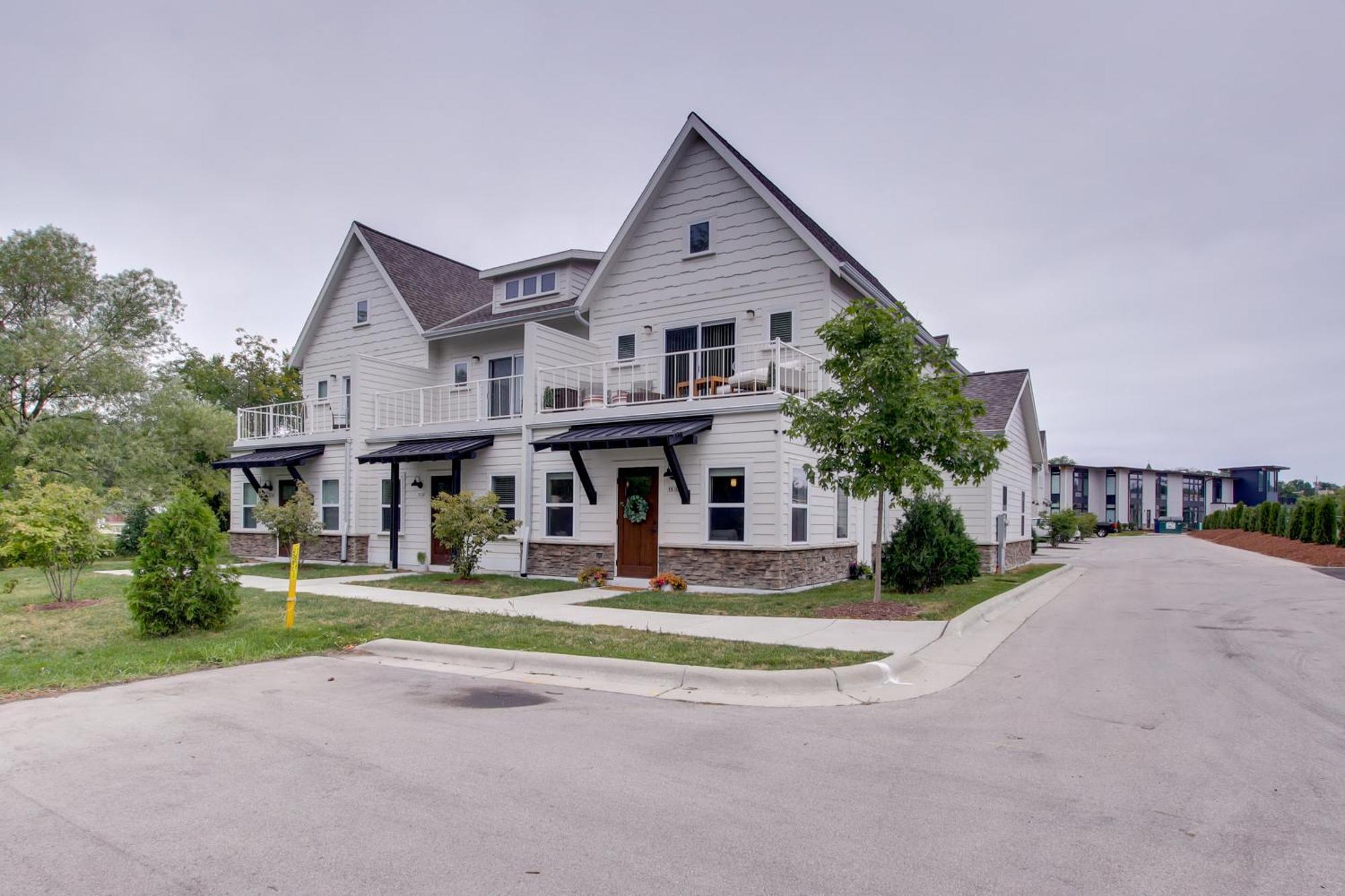 Riverfront Sheboygan Townhome With Grill! Buitenkant foto